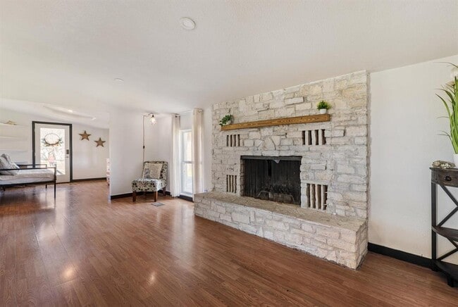 Building Photo - 110 Lakewood Dr