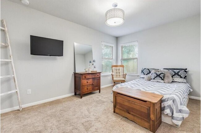 Building Photo - 2001 Herzog