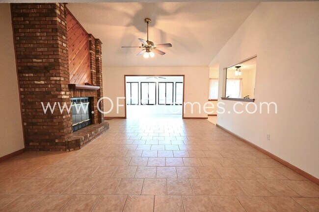 Building Photo - Ranch Style Home in Niceville