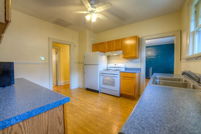 Building Photo - 296 N. Willett