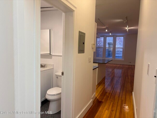 Building Photo - 302 Wall St