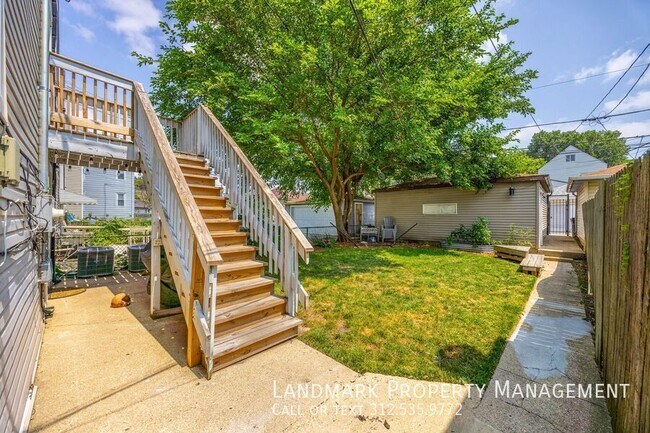 Building Photo - 2947 N Avers Ave