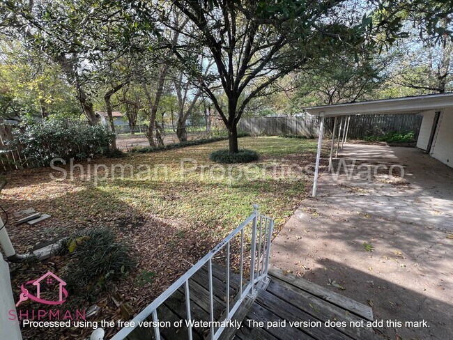 Building Photo - 3917 Maple Ave