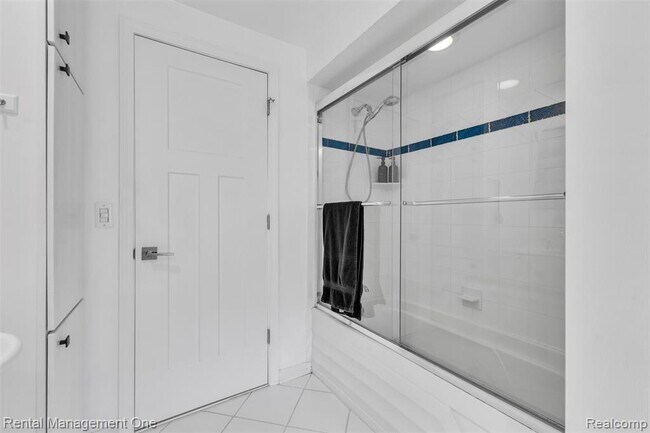Building Photo - 3015 High Pointe Ct