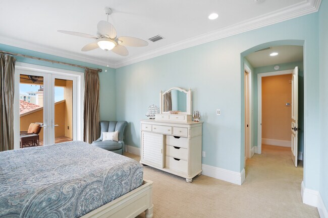 Building Photo - 1363 Oceanview Dr