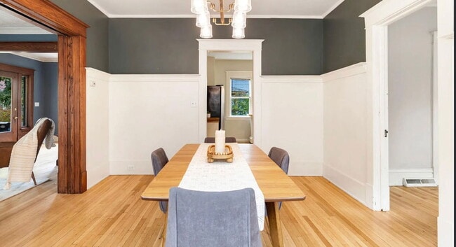 Building Photo - 240 Calkins Ave SE