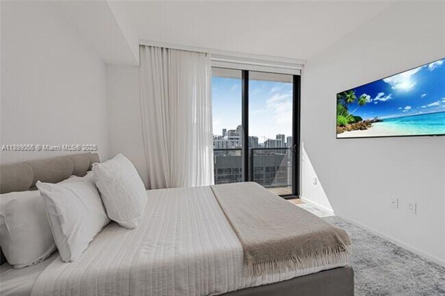 Building Photo - 398 NE 5th St