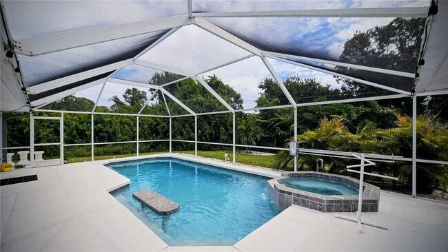 Building Photo - 881 Bayshore Dr