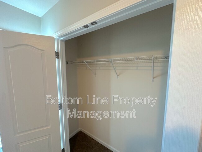 Building Photo - 137 Willow Valley Dr