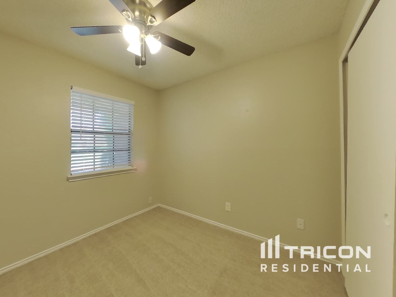 Building Photo - 906 Sylvan Creek Dr