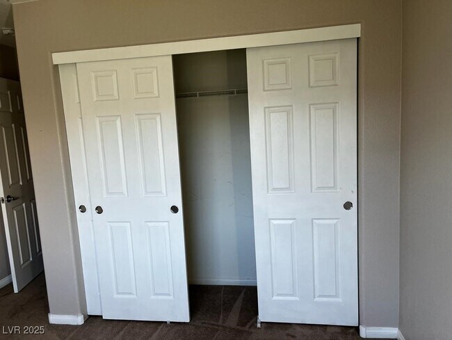 Building Photo - 1026 E Sonoran Hope Ave