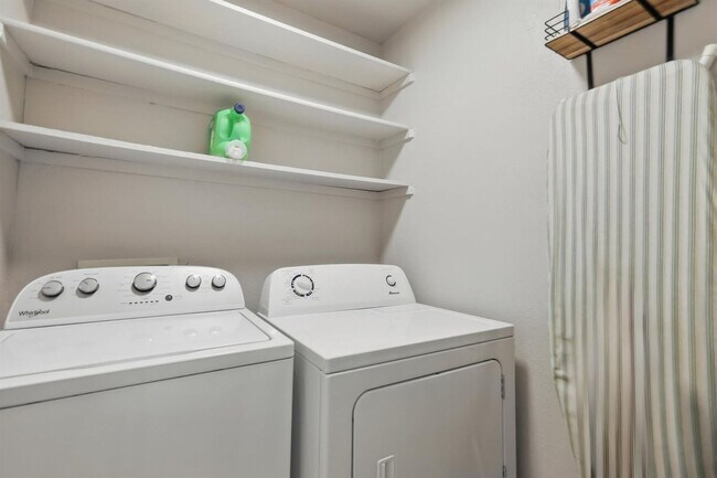 Building Photo - 5830 Jester Dr