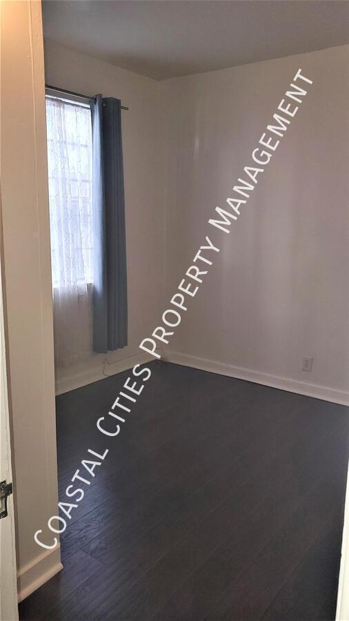 Building Photo - 185 Savona Walk