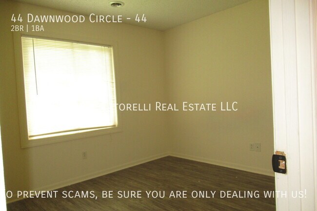 Building Photo - Pet Friendly Condo close to town and ready...