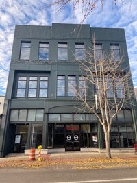 Building Photo - Spacious Loft