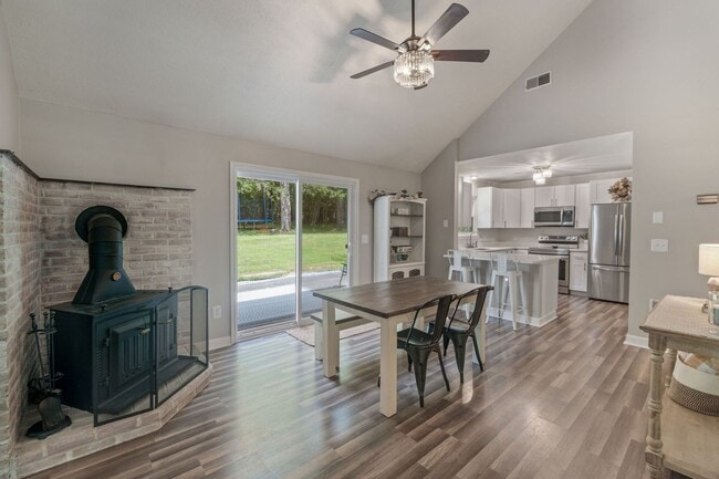Building Photo - 3Bed/2Bath Lake Monticello Rental