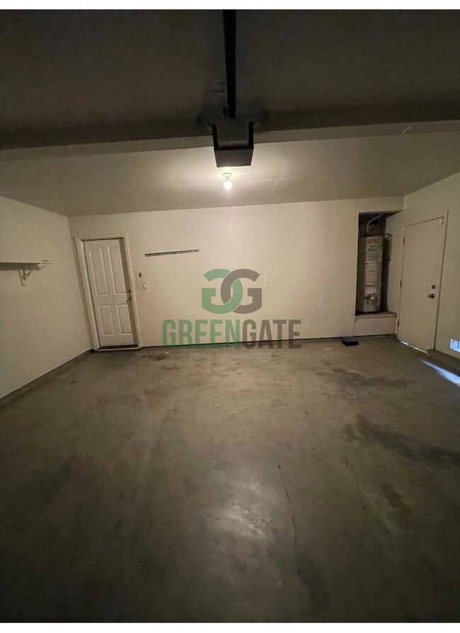 Building Photo - Two story 4 bedroom, 2.5 bath home in Stoc...