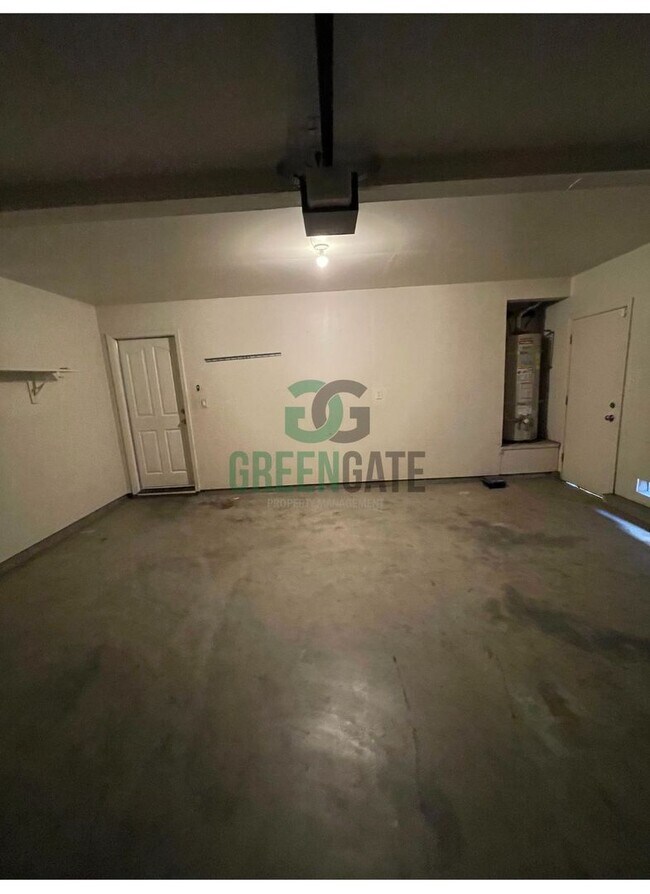 Building Photo - Two story 4 bedroom, 2.5 bath home in Stockton! AVAILABLE NOW!!