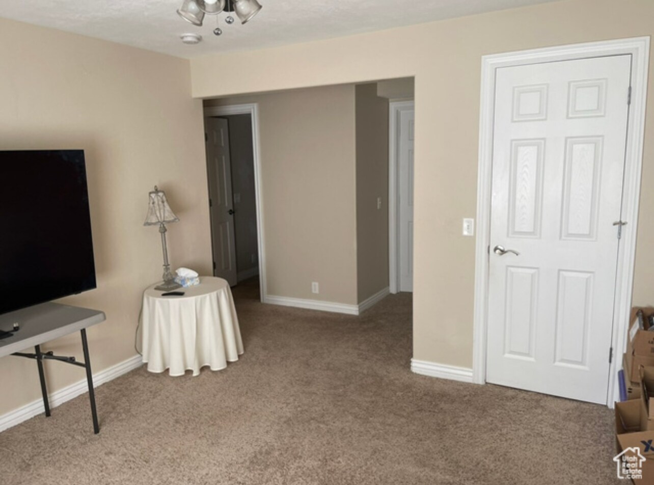 Building Photo - 143 E Box Elder Dr