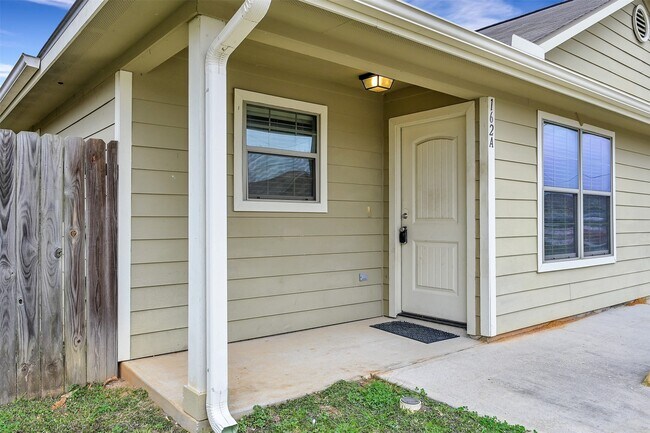 Building Photo - 163 S Bend Ct
