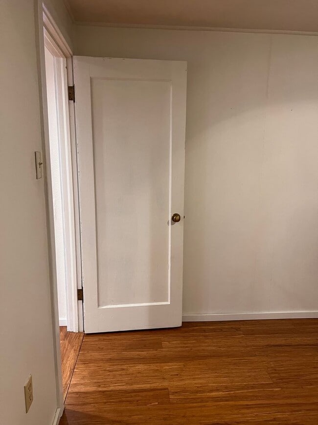 Building Photo - Single Family 2 Bedroom 1 Bath Home on Large Fenced Lot