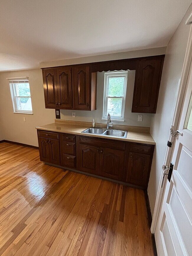 Building Photo - Single Family Home