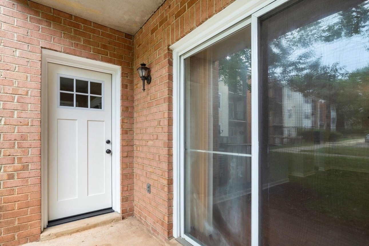 Building Photo - 18334 Streamside Dr