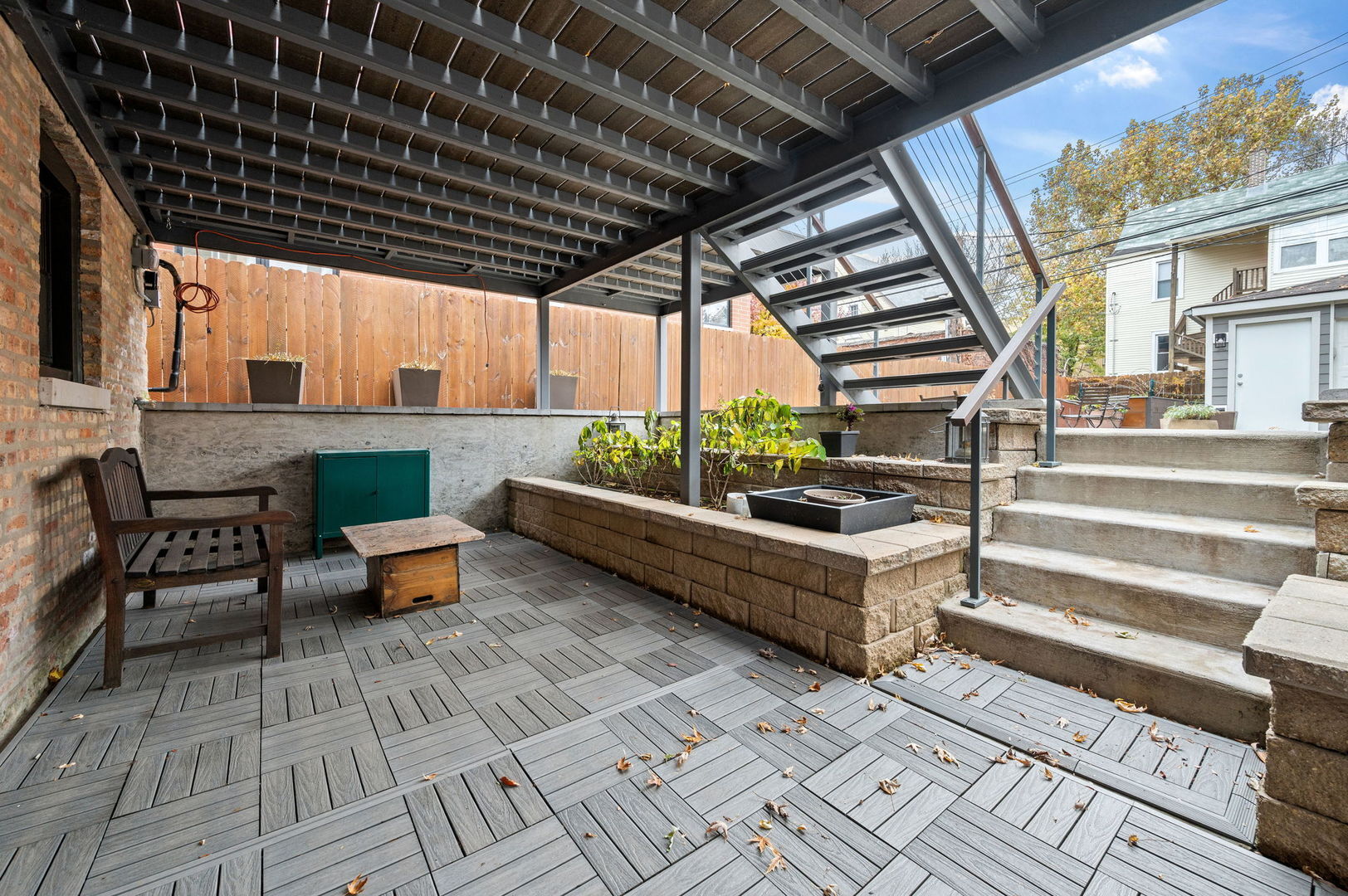 Building Photo - 1252 W Carmen Ave