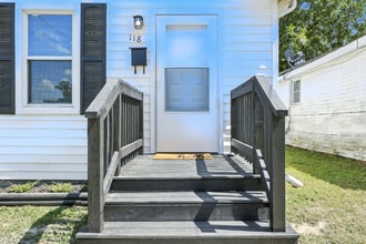 Building Photo - 118 Parkdale Ave