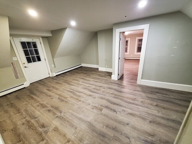 Building Photo - 392 E Center St