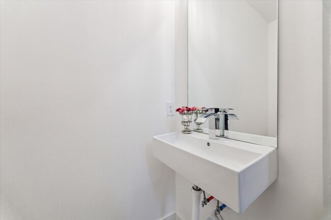Building Photo - 2122 Oatfield Dr