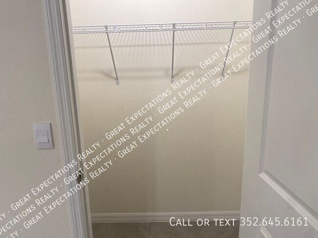 Building Photo - 6563 SE 1st Lp