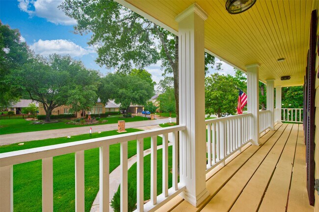 Building Photo - 746 Stone Mountain Dr