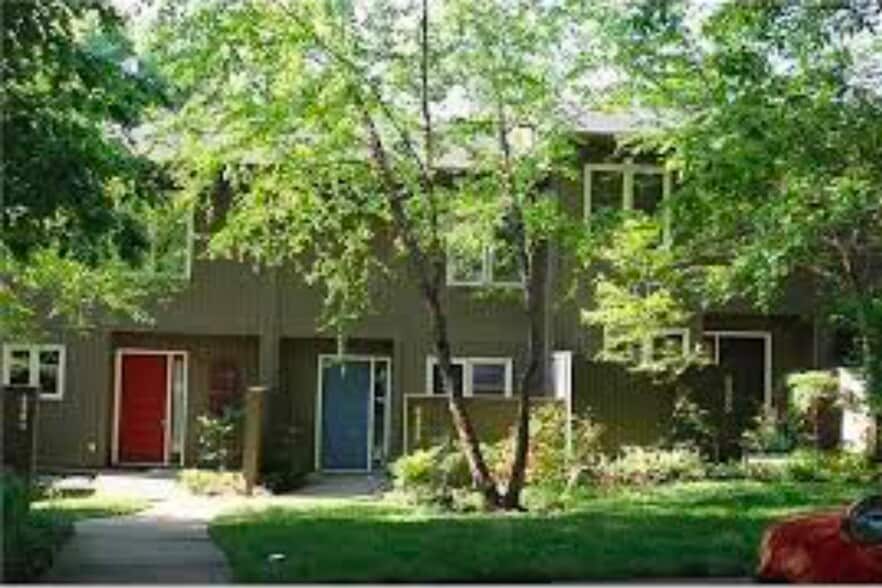 Neighborhood Pics - 4215 Sunshadow Ln