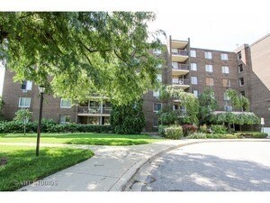 Building Photo - 225 S Rohlwing Rd