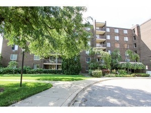 Building Photo - 225 S Rohlwing Rd