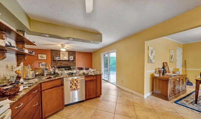 Building Photo - 809 Clifford Dr