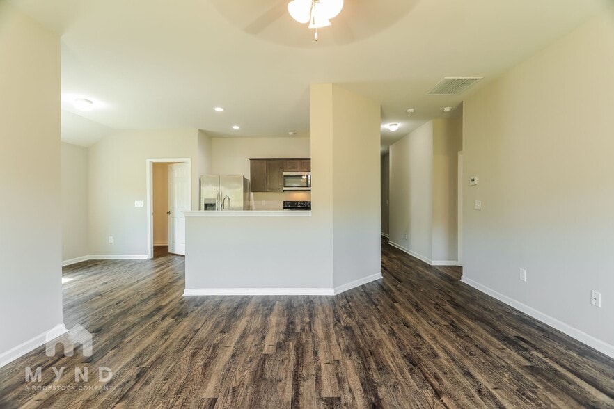 Building Photo - 15 Tiffany Ln