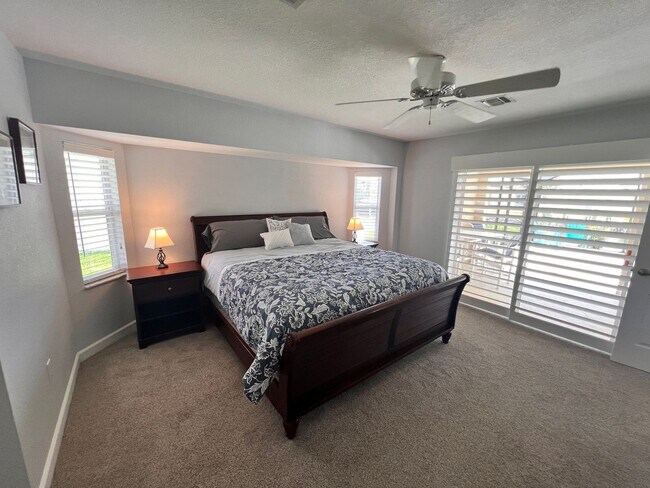 Building Photo - Waterfront Paradise in Punta Gorda Isles –...