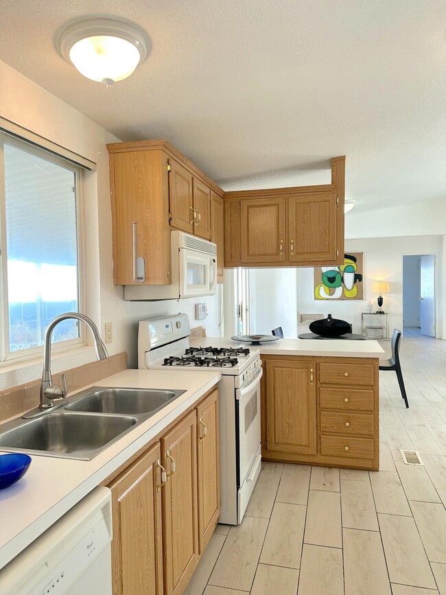 Building Photo - 14777 Palm Dr