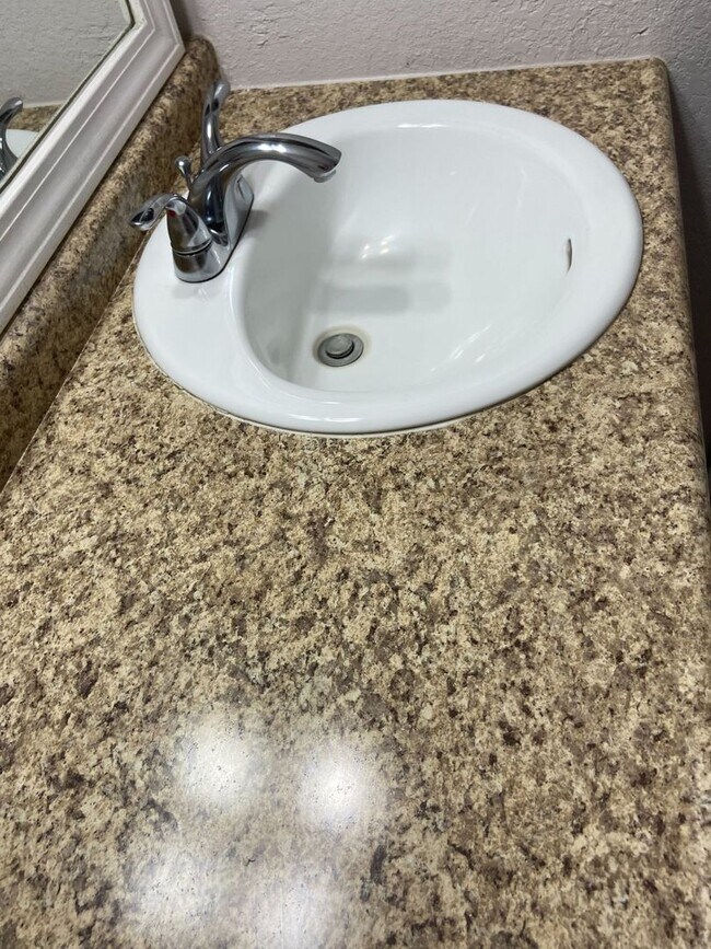 Building Photo - Home For Rent