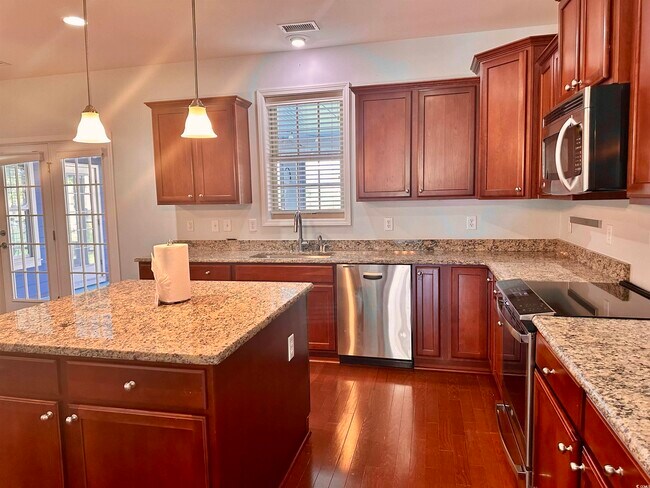 Building Photo - 634 Plantation Oaks Dr