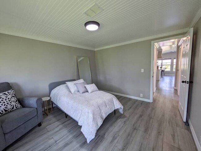 Building Photo - 79 N Meadow Dr