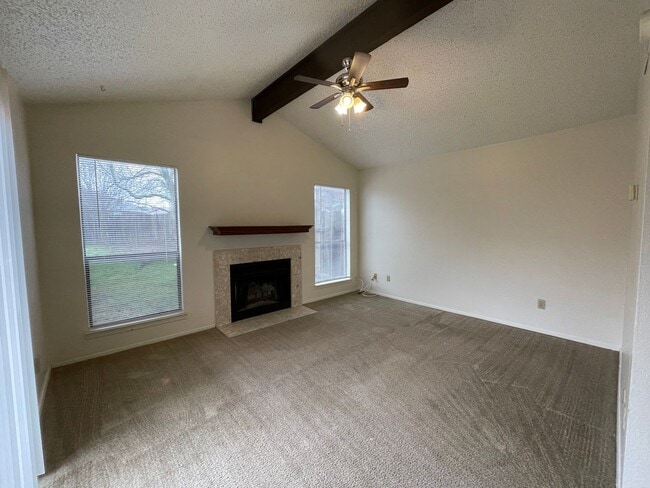 Building Photo - 1218 Royal Crest Dr