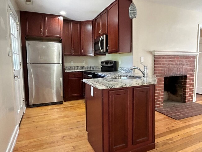 Building Photo - 3 Bedroom 1 Bathroom Brick Cape