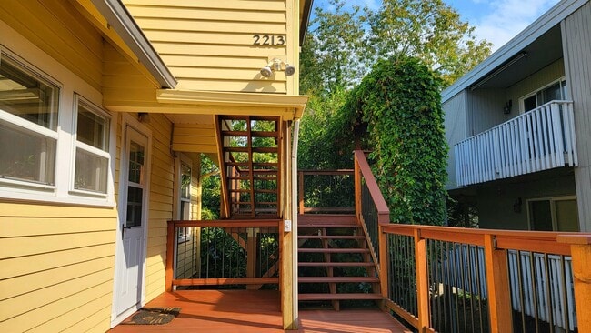 Primary Photo - Bright and Spacious vintage 2 bedroom apar...