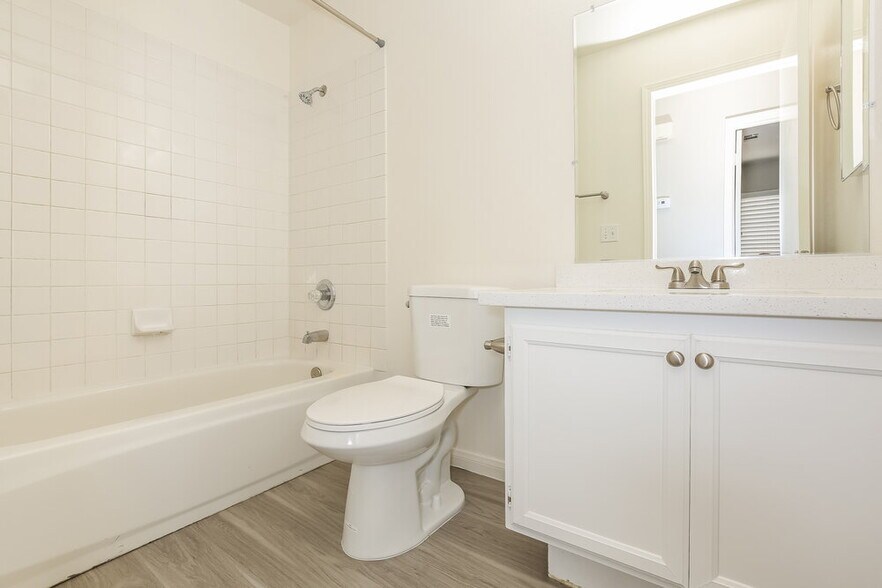 Building Photo - 534 Rancho Del Norte Dr