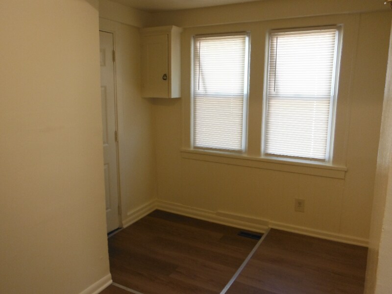 Building Photo - 1418 Woodland Ave NW