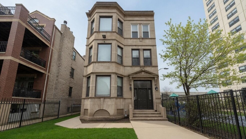 Building Photo - 4832 N Winthrop Ave