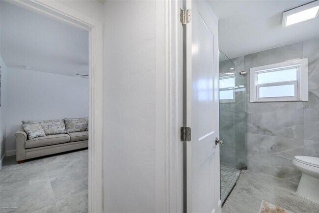 Building Photo - 149 Crescent Dr